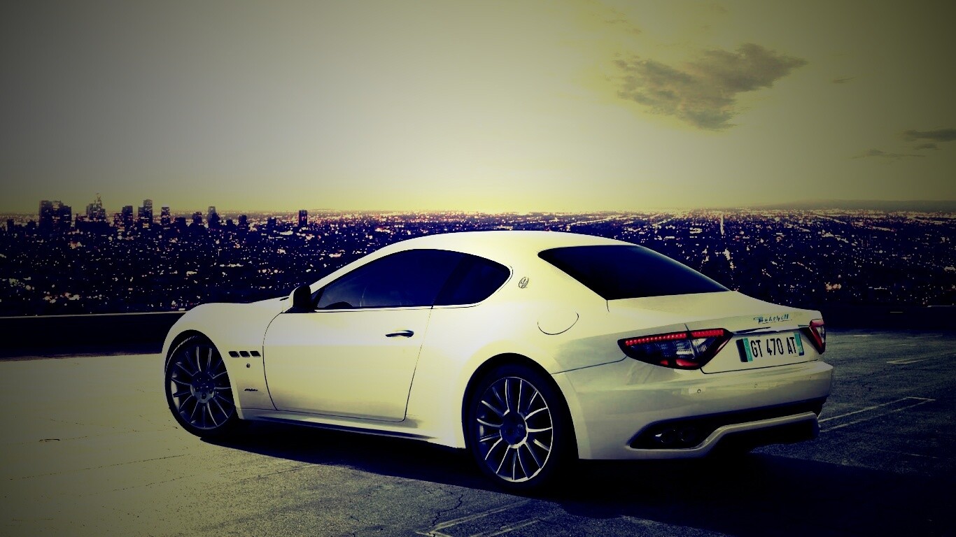 Maserati Granturismo на фоне города обои