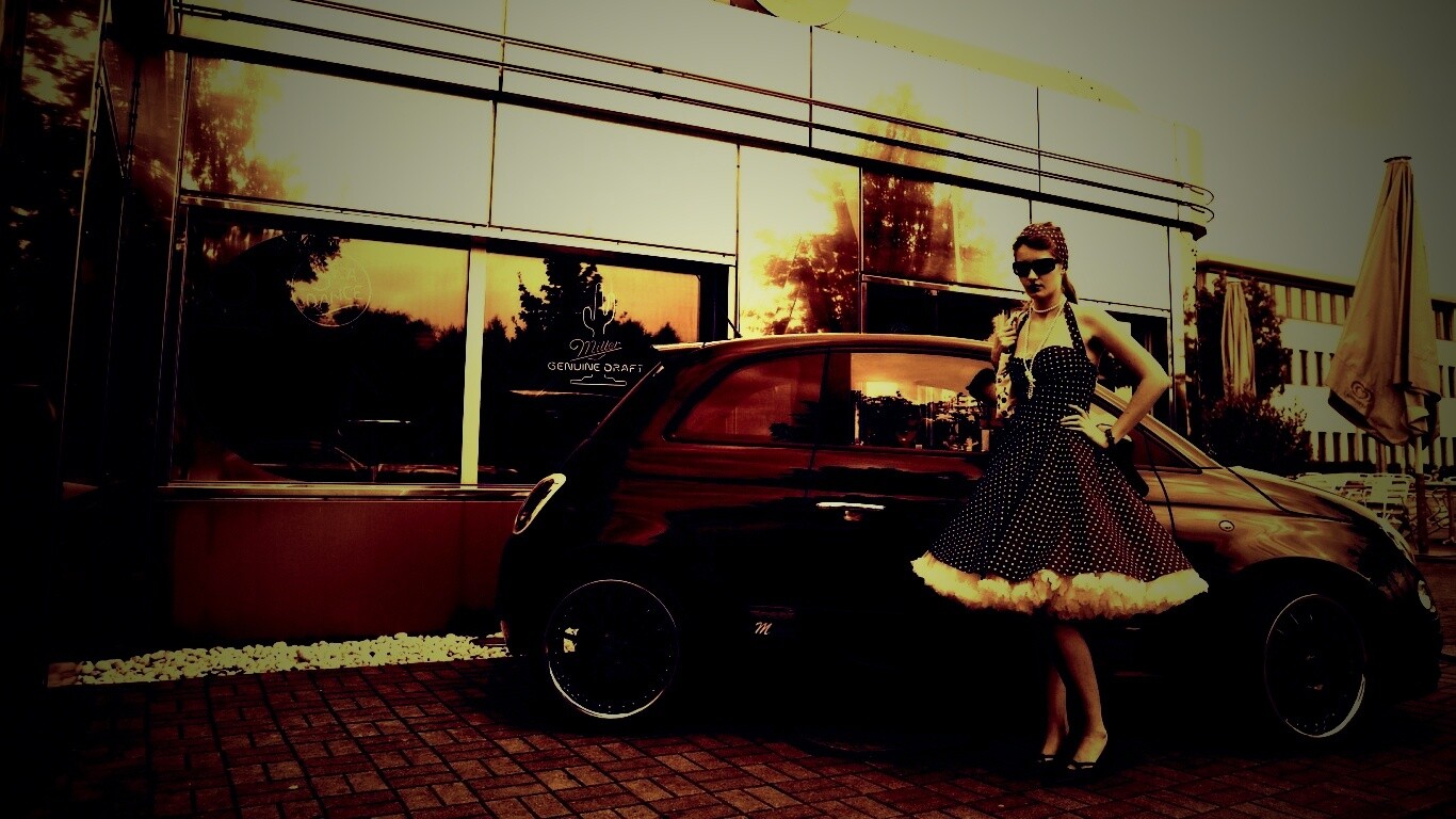 Fiat 500 и девушка обои