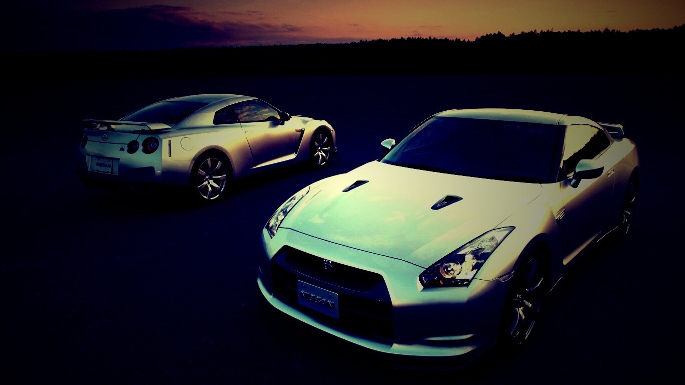 Nissan с двух ракурсов обои
