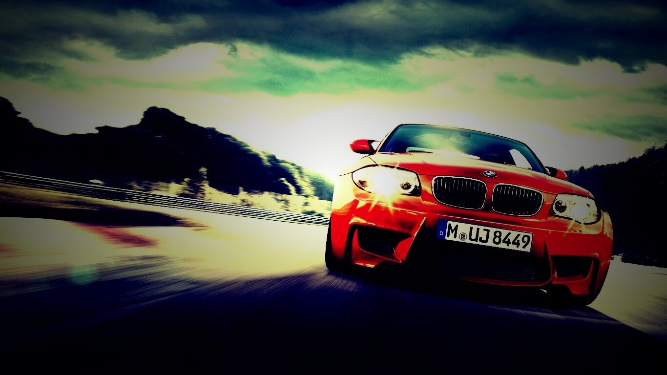Оранжевый BMW M1 Coupe на треке обои