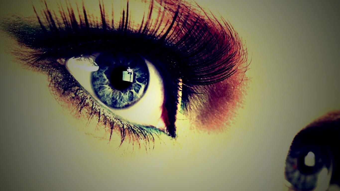 Глаза цвета стали обои