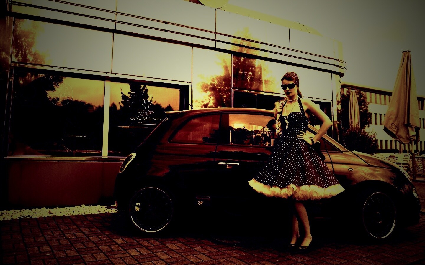 Fiat 500 и девушка обои