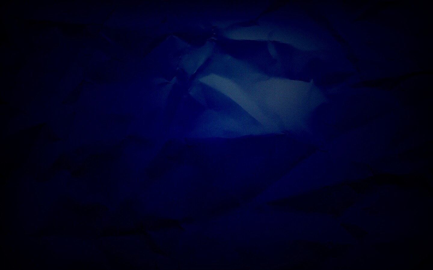 Темная мятая бумага обои