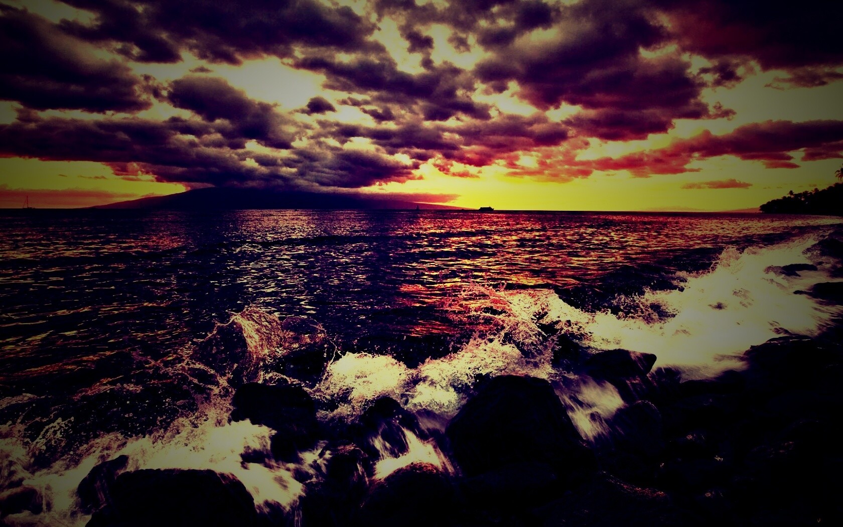 Неспокойно синее море.. обои
