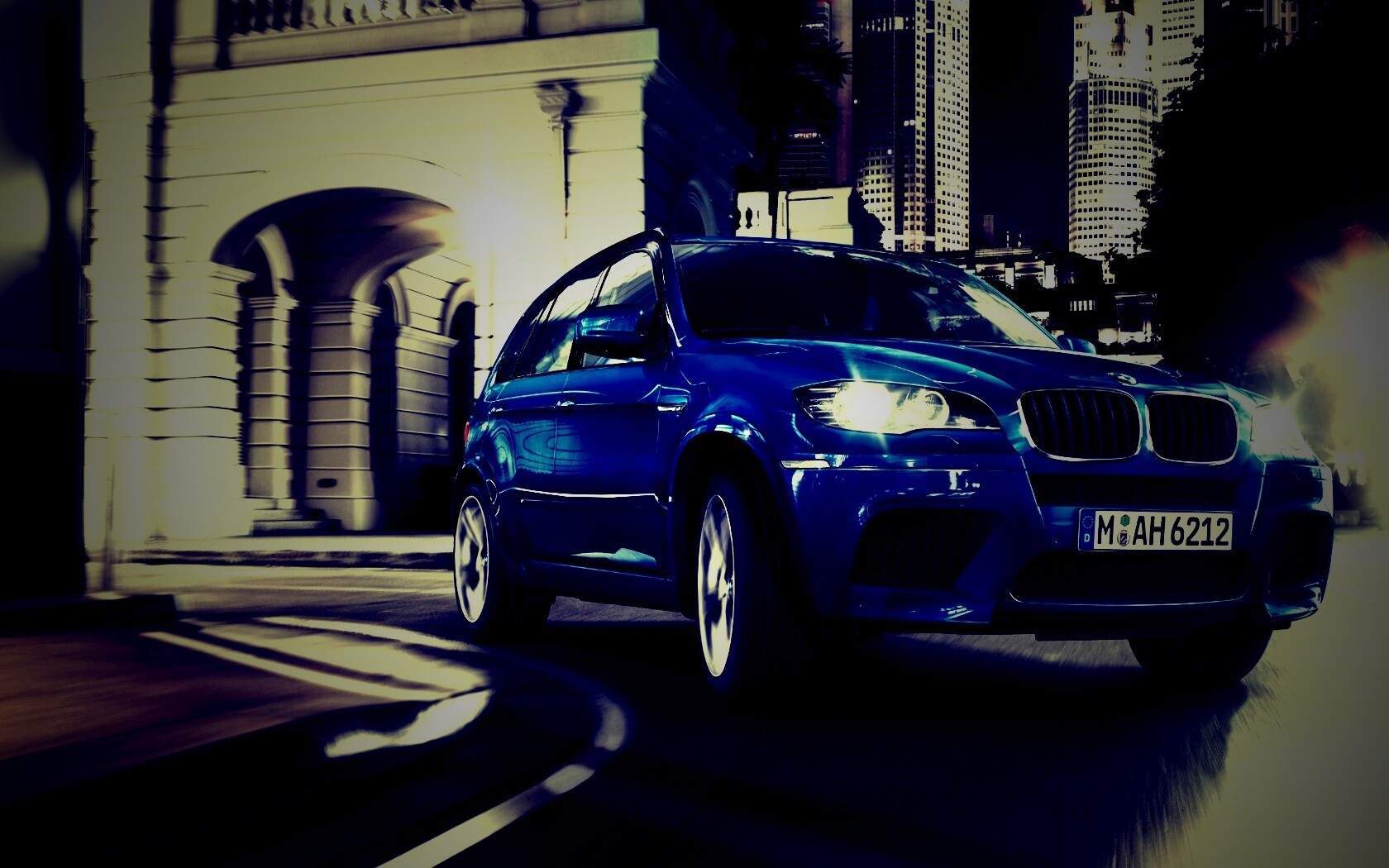 Синий кроссовер BMW обои