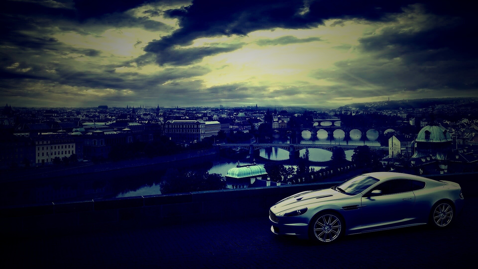 Aston Martin в городе обои
