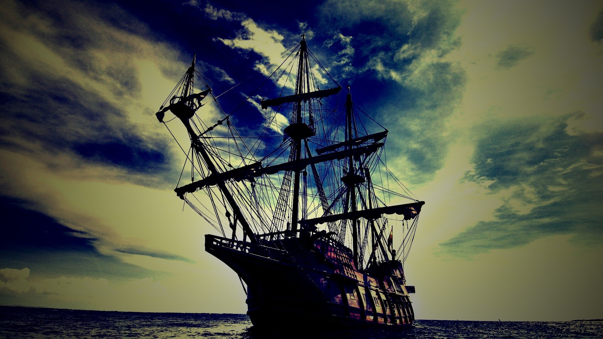 Галеон в море обои