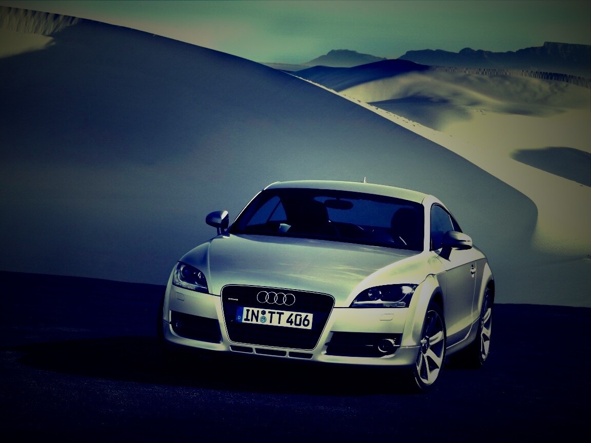 Audi TT на фоне снега обои