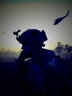 СОлдат во время боевых действий обои