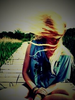 Девушка и ветер обои