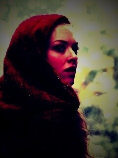 Amanda Seyfried in Red Riding Hood обои