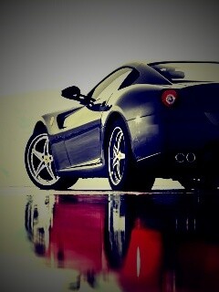 Ferrari в отражении обои
