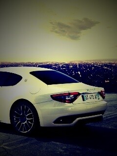 Maserati Granturismo на фоне города обои