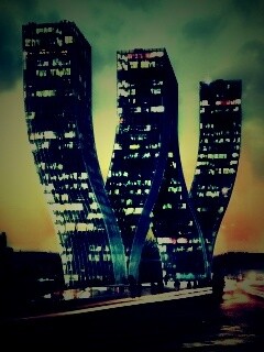 Здание в форме буквы W обои