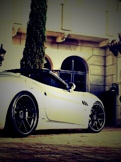 Ferarri у особняка обои