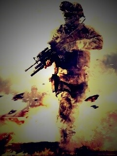 Солдат на фоне огня обои