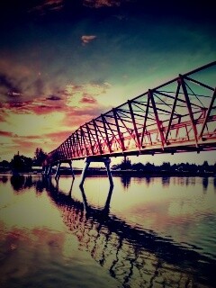 Мост через реку обои
