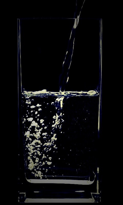 Вода в стакане обои