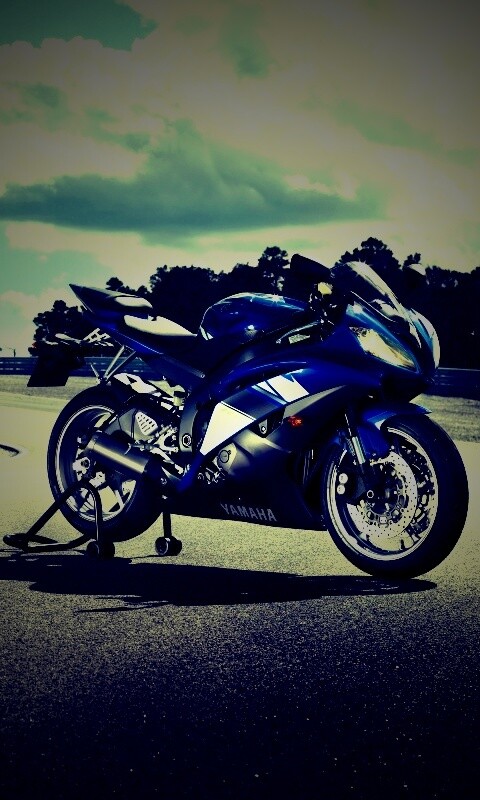 Yamaha R6 на трассе обои