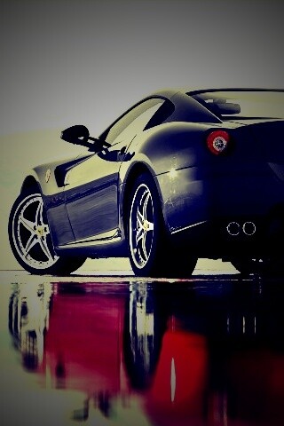 Ferrari в отражении обои