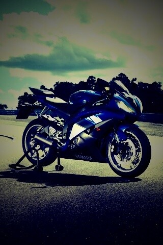 Yamaha R6 на трассе обои