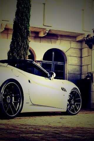Ferarri у особняка обои