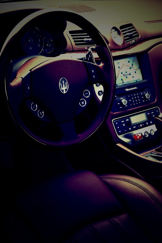 Салон Maserati Granturismo обои