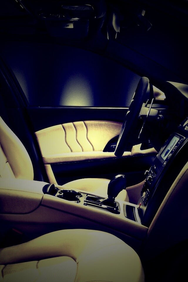 Салон Мазерати Quattroporte обои