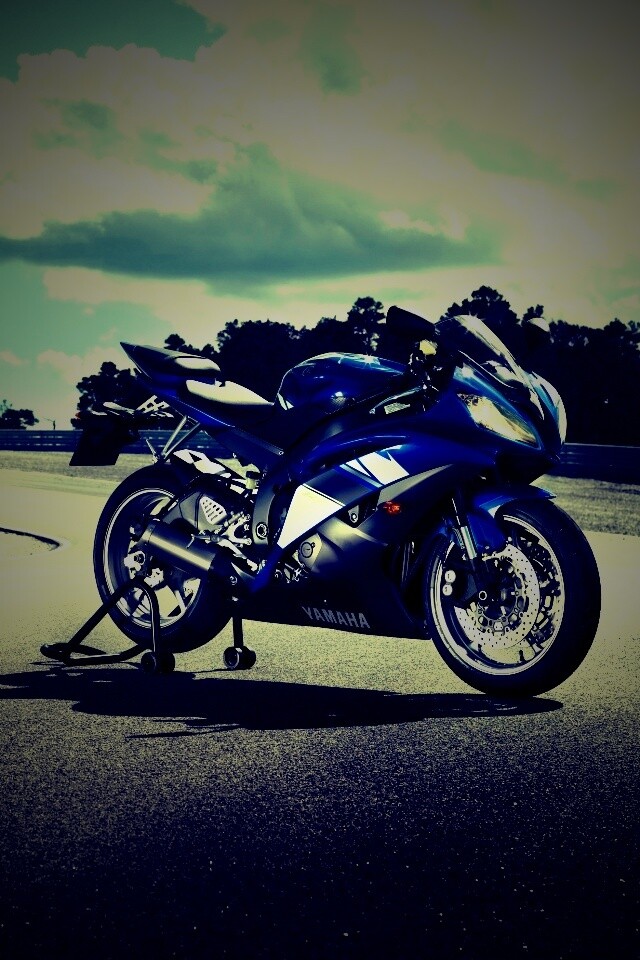 Yamaha R6 на трассе обои