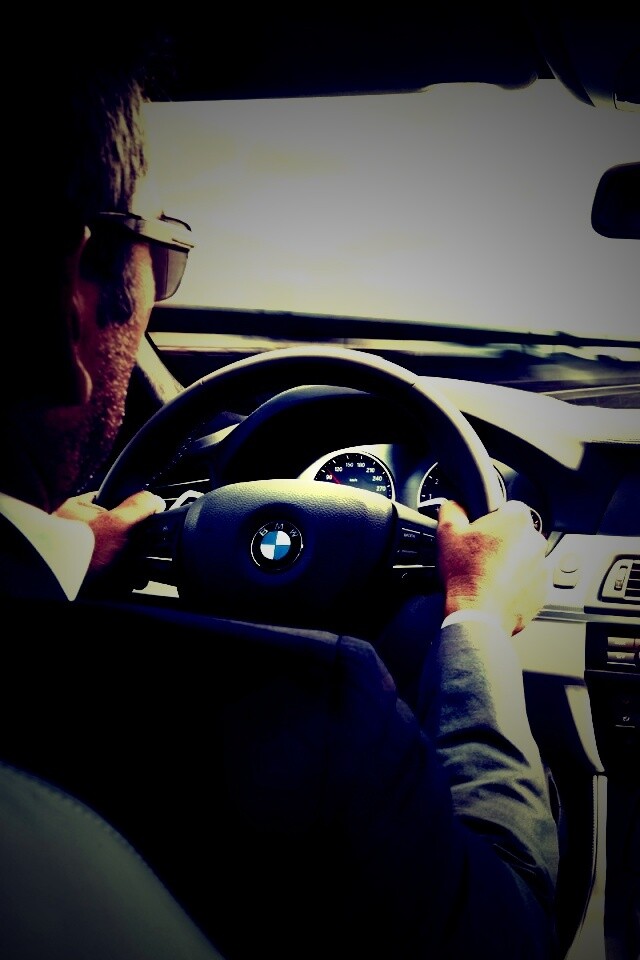 За рулём BMW F10 обои