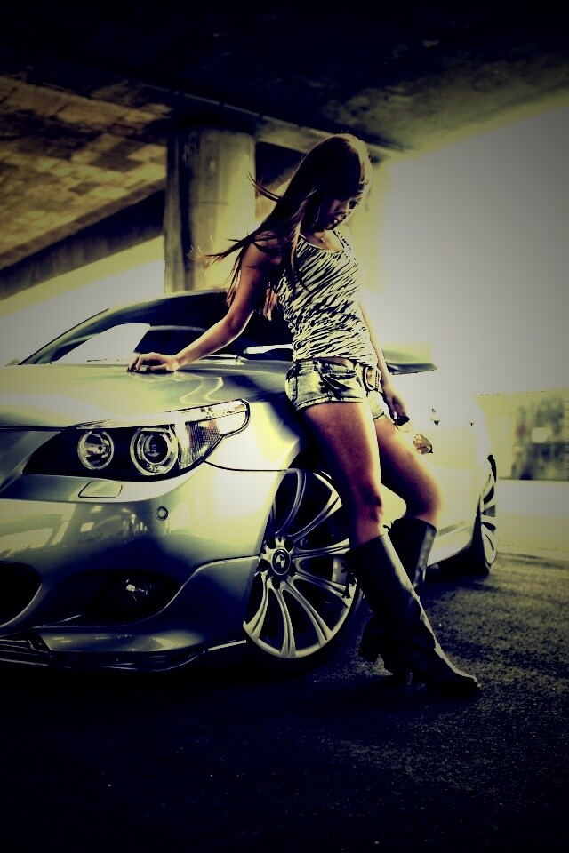 Девушка у BMW обои