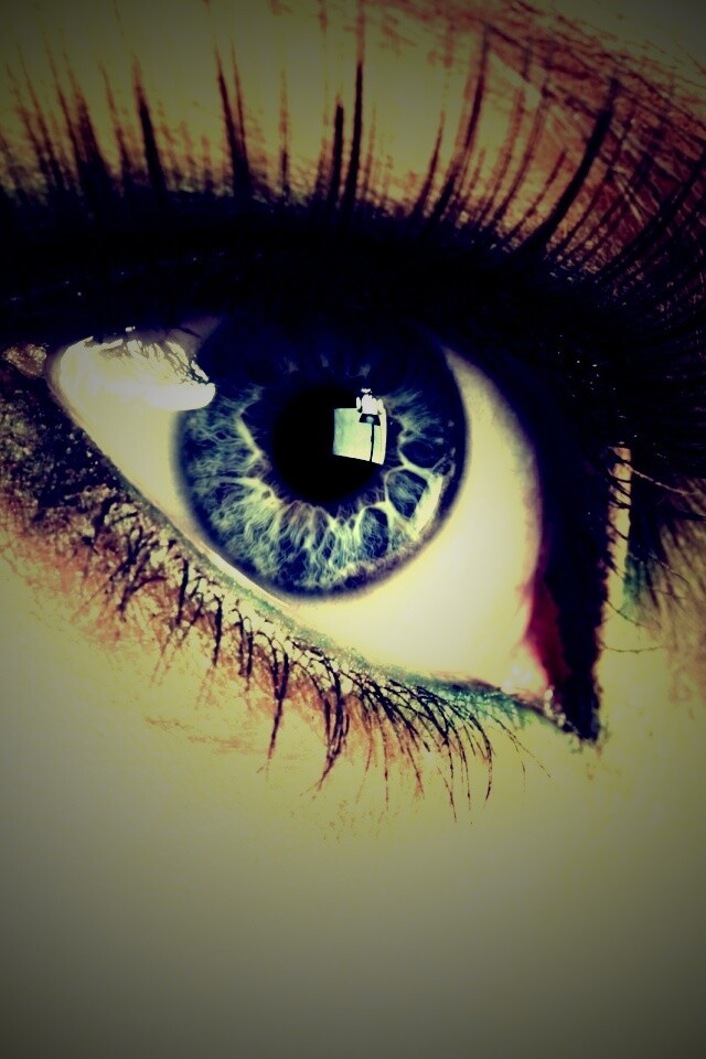 Глаза цвета стали обои