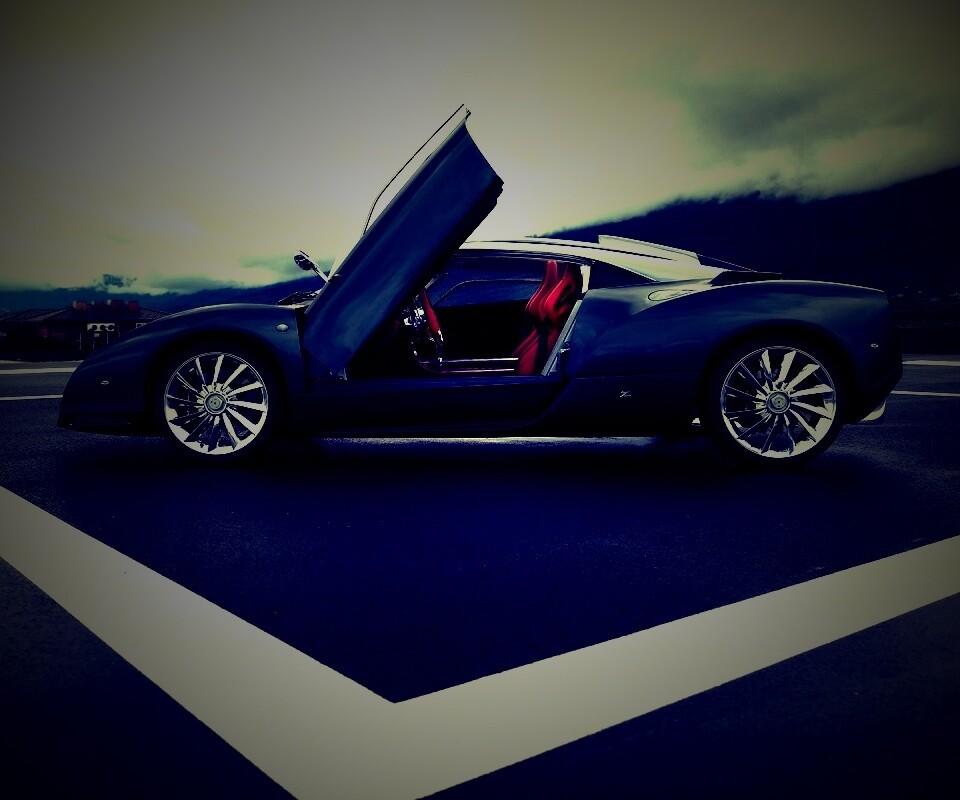 Spyker C12 на аэродроме обои
