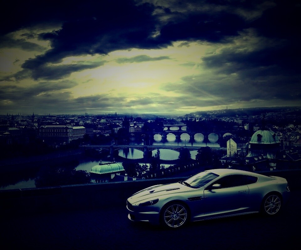 Aston Martin в городе обои