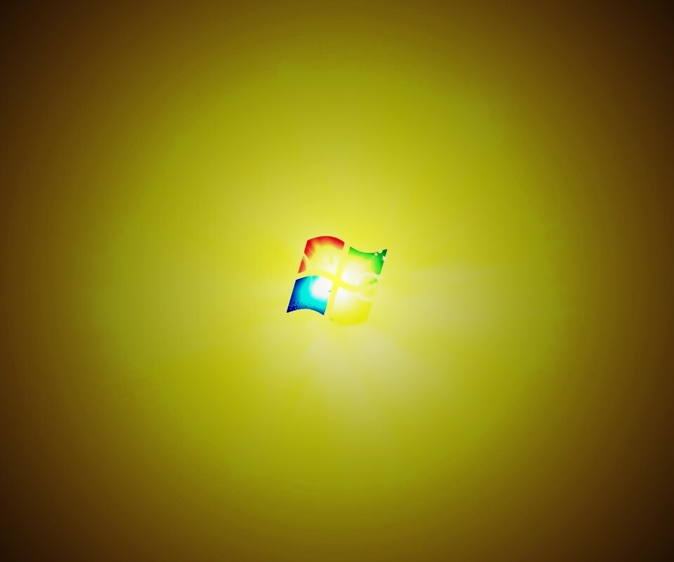 Яркий желтый логотип Windows 7 обои