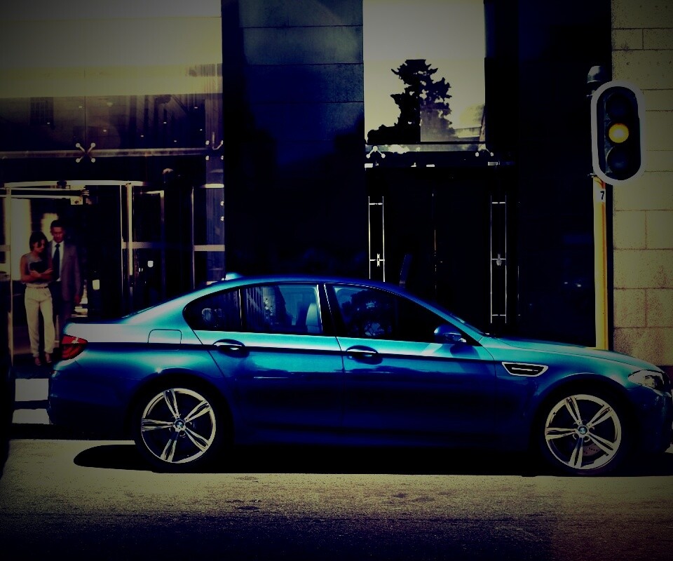 BMW F10 на светофоре обои