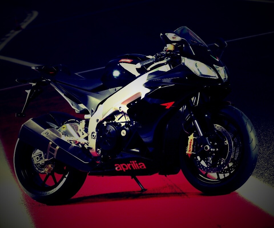 Aprilia на треке обои