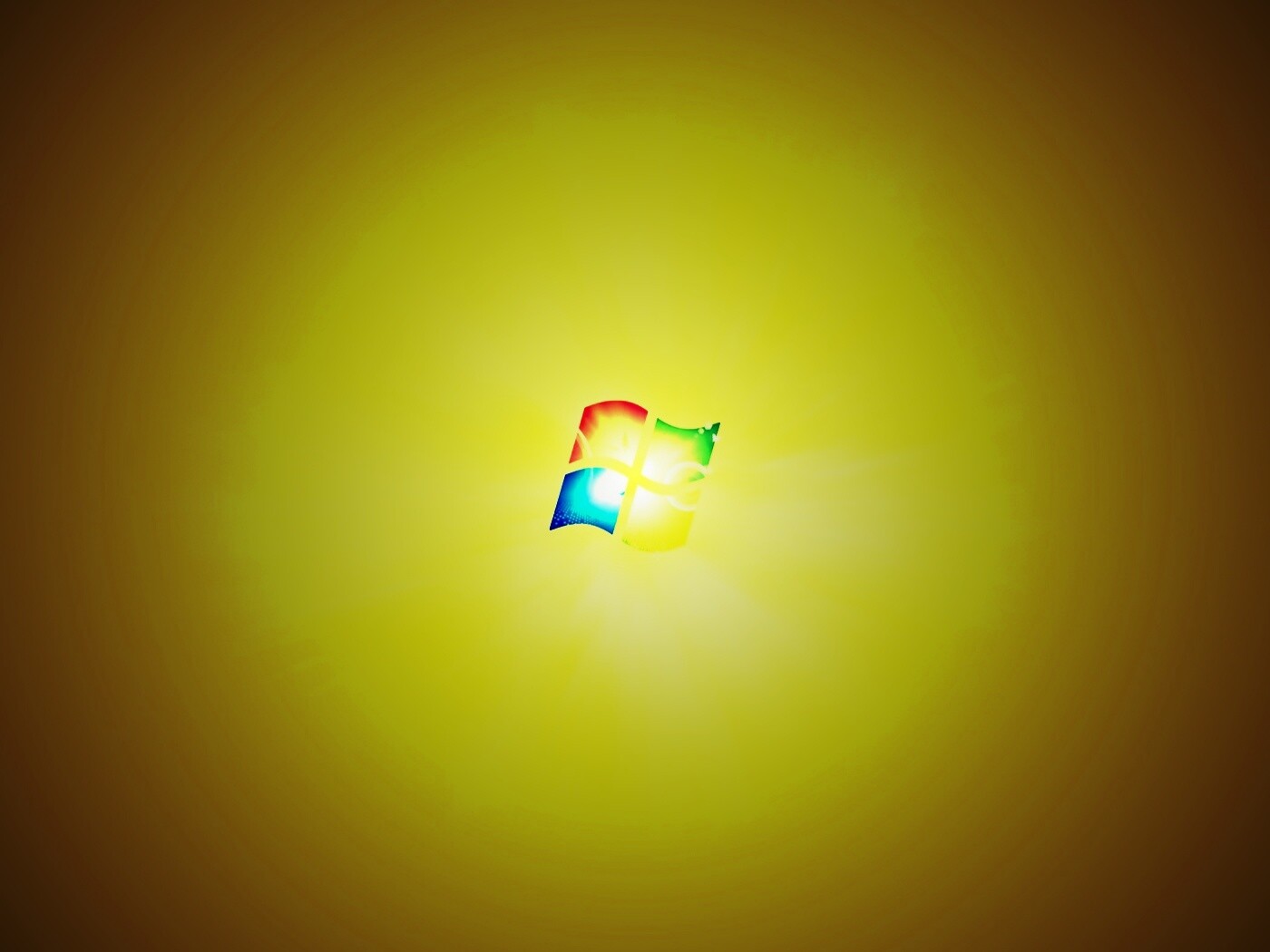 Яркий желтый логотип Windows 7 обои
