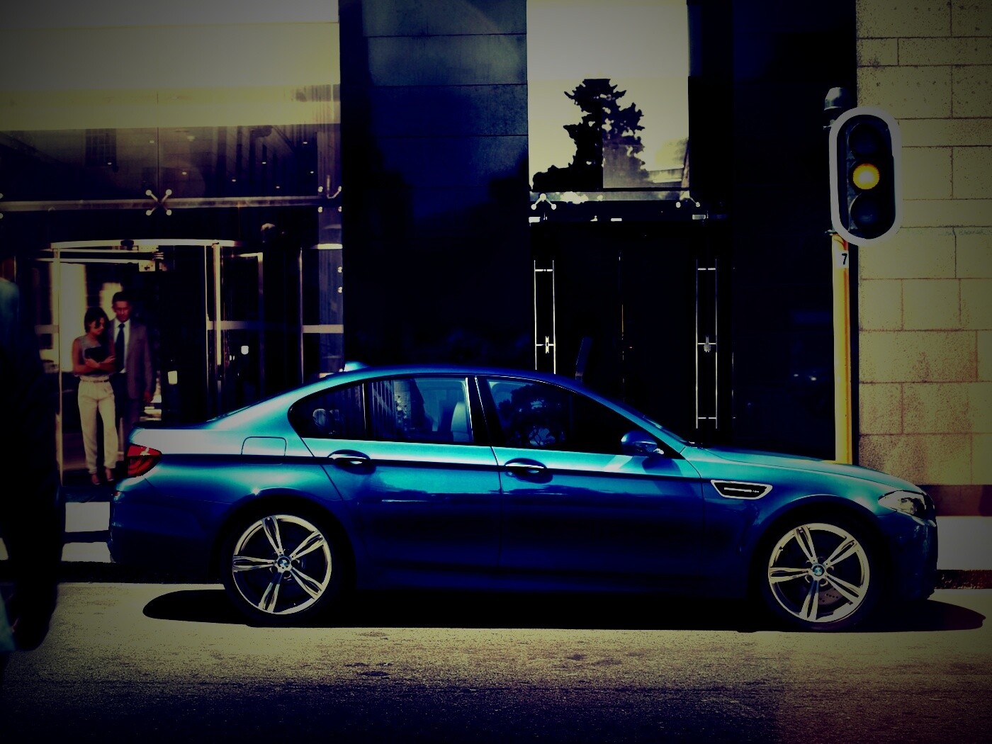 BMW F10 на светофоре обои