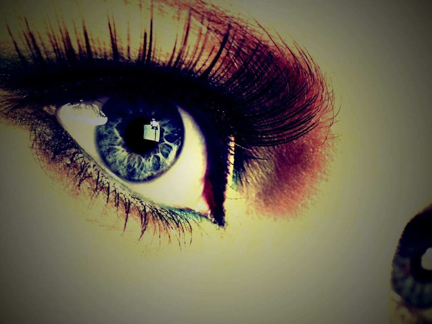 Глаза цвета стали обои