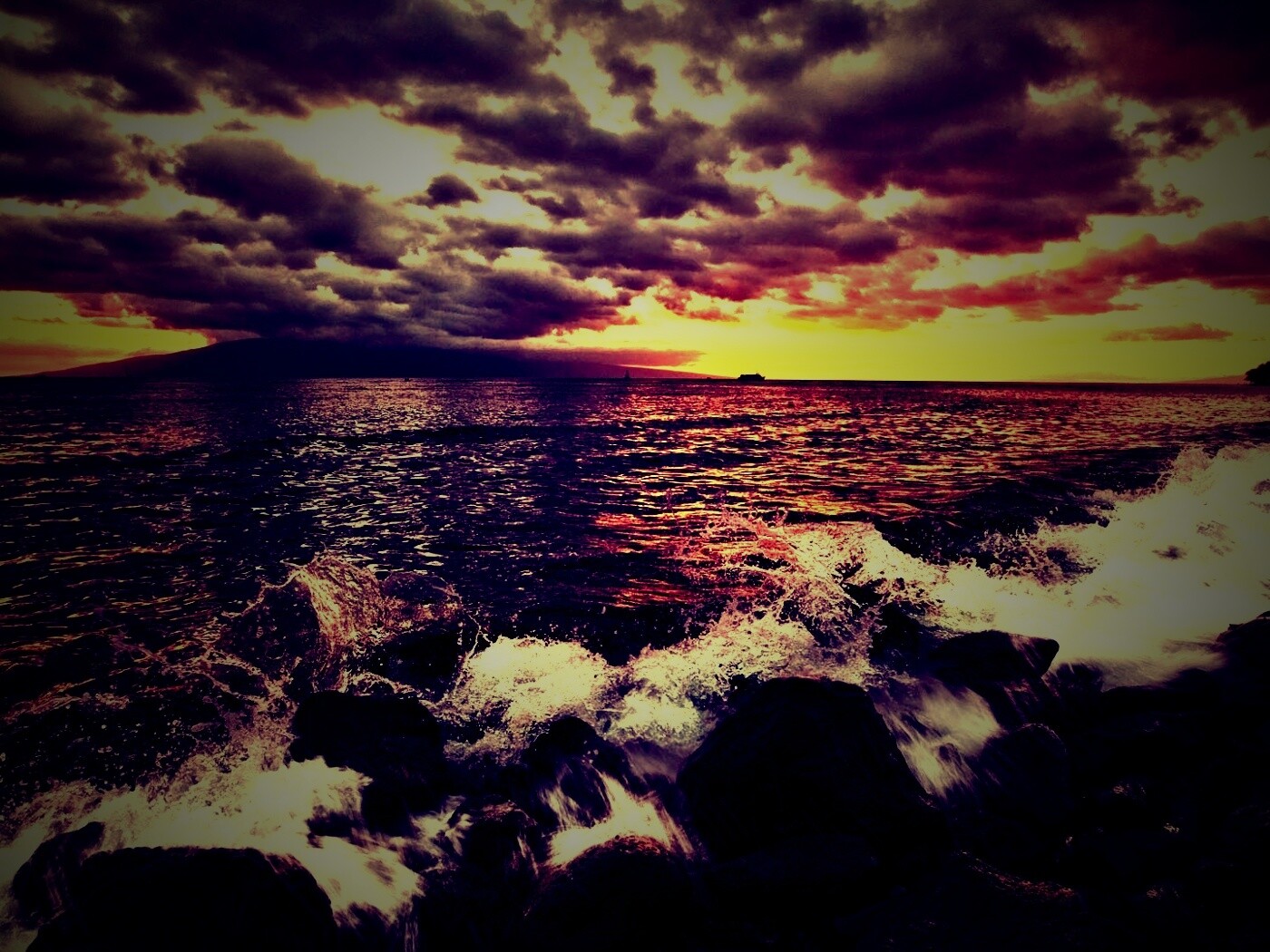 Неспокойно синее море.. обои