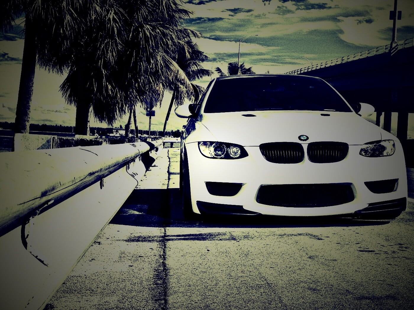 BMW в тропиках обои