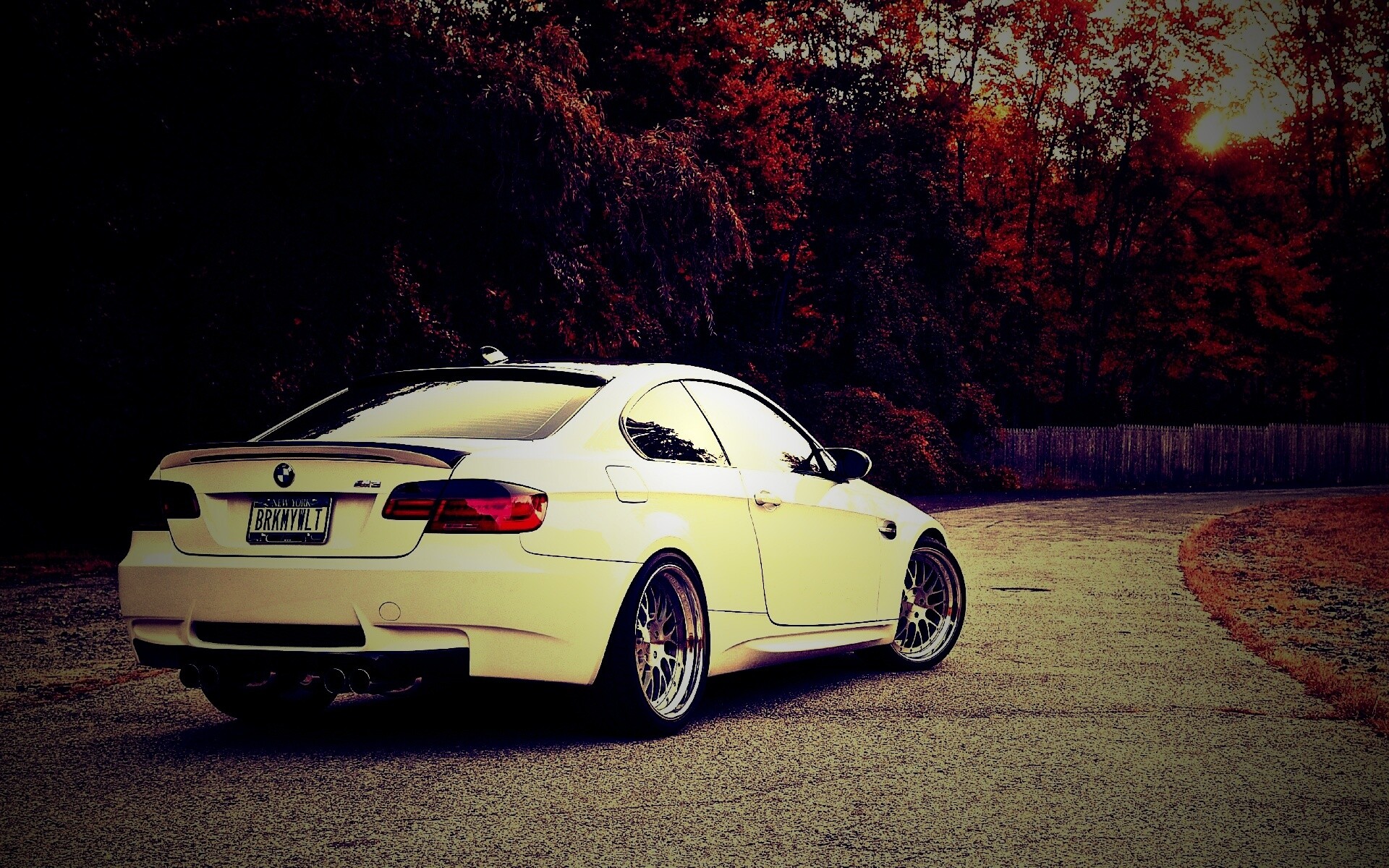 Белый BMW M3 обои