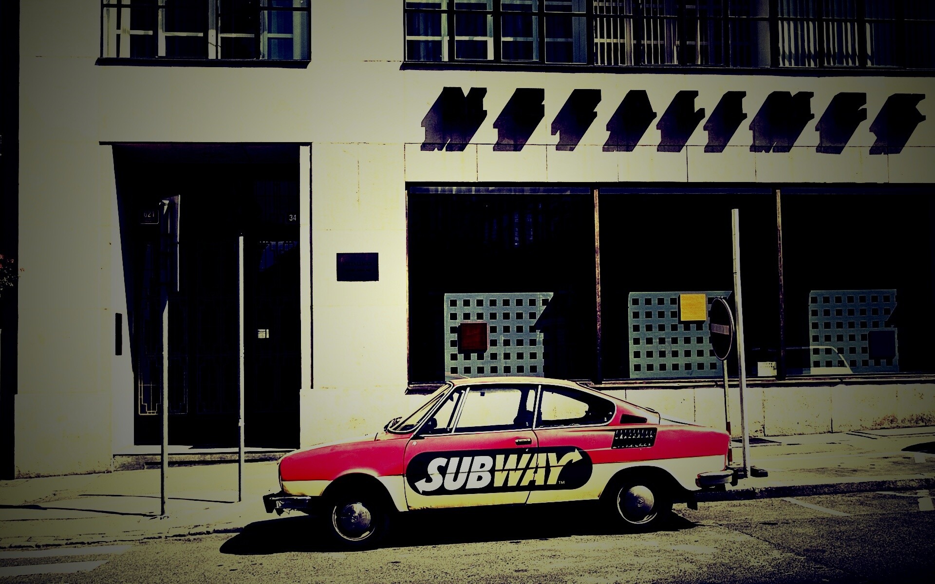 Реклама Subway на машине в Праге обои