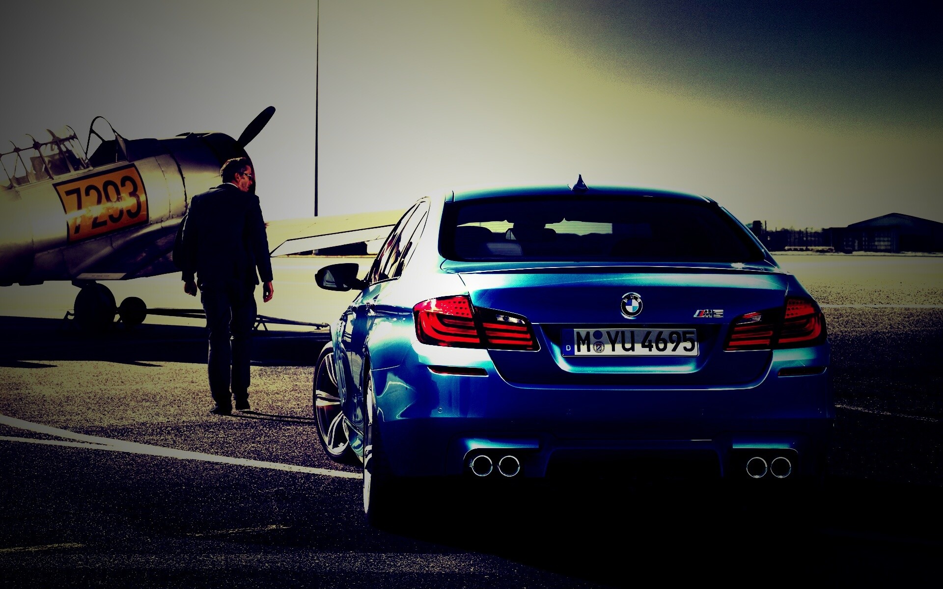BMW F10 M5 на аэродроме обои