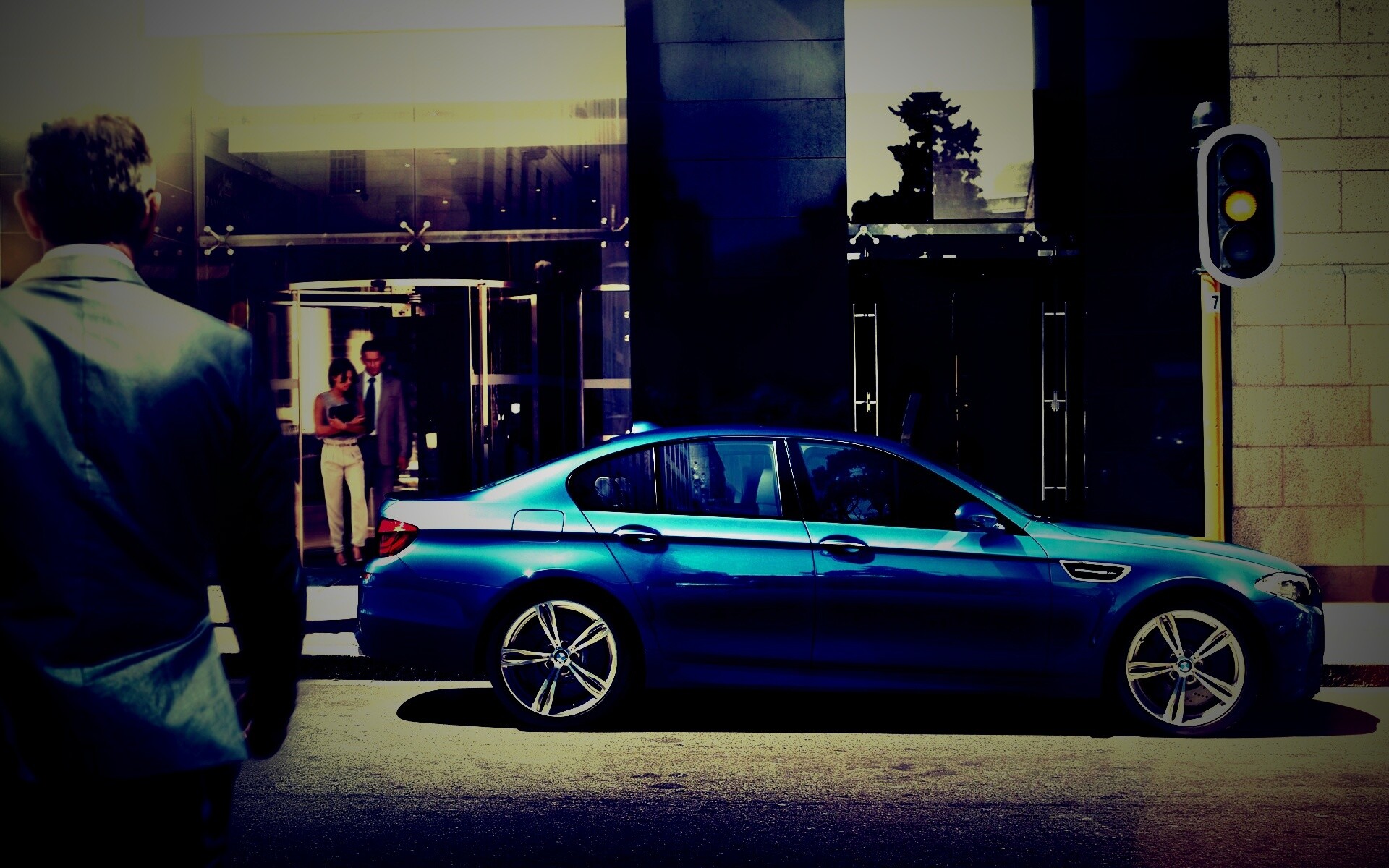 BMW F10 на светофоре обои