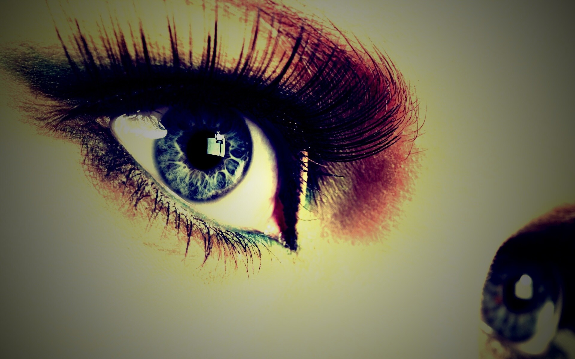 Глаза цвета стали обои