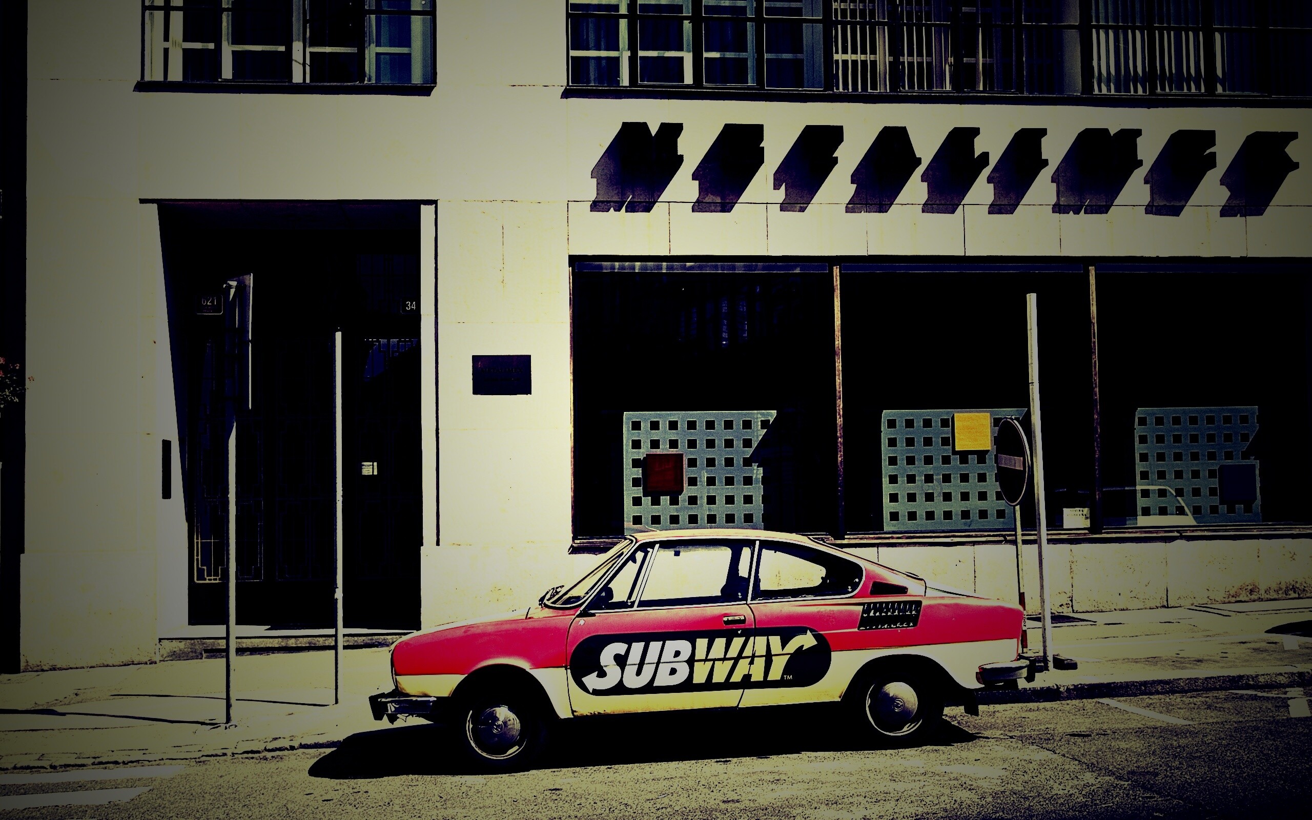 Реклама Subway на машине в Праге обои