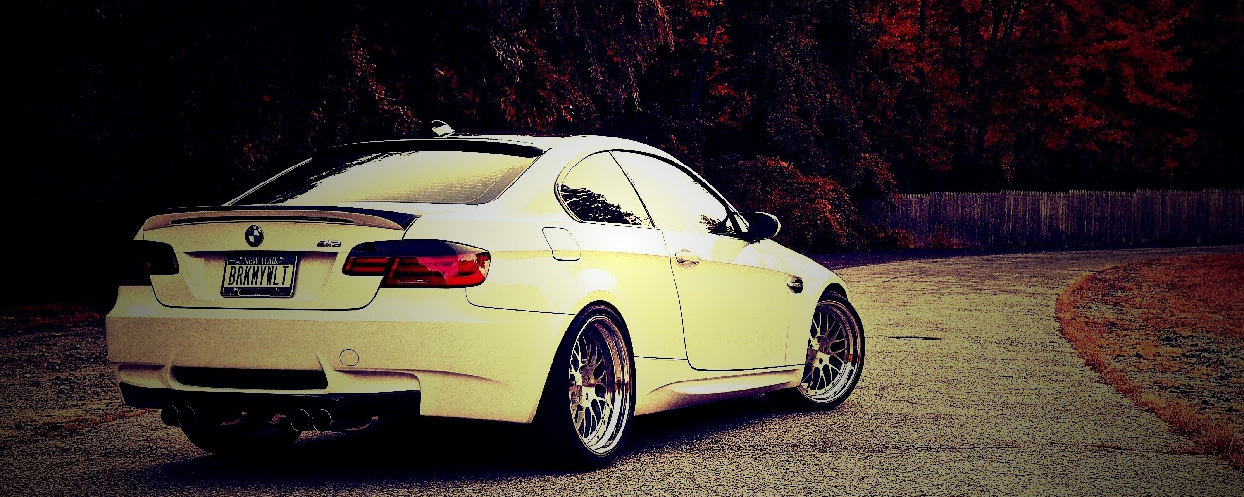 Белый BMW M3 обои