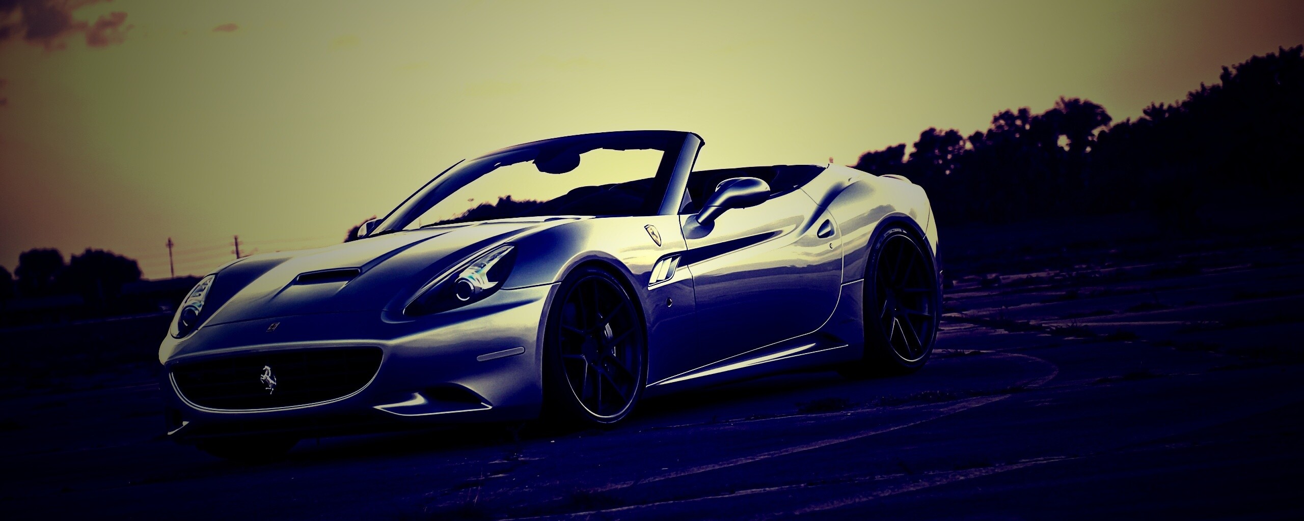 Ferrari на взлетном поле обои